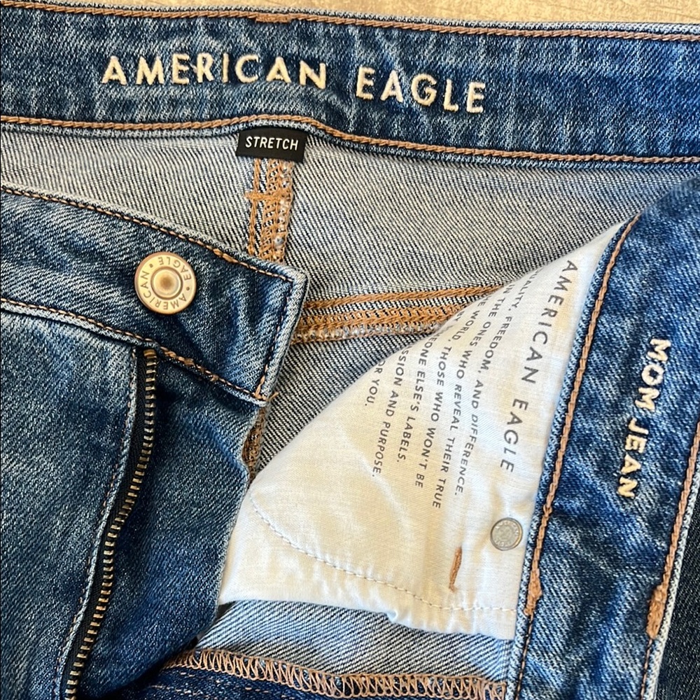 American Eagle Stretch Distressed Destroyed Mom Jean Women’s Size 4